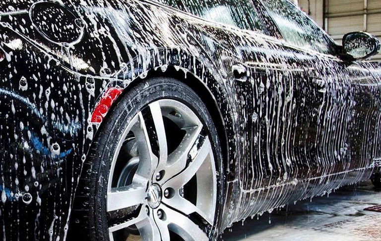 mycie auta myjką ciśnieniową