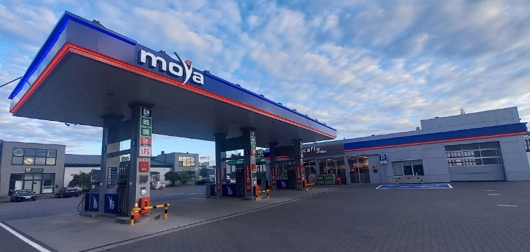stacja paliwowa Moya